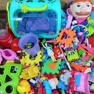 Gran Lote de Juguetes Variados: Figuras, Bloques y Más - imagen 4