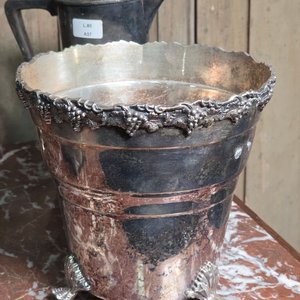 Juego de Jarra Antigua, Hielera y Cafetera Plateada - imagen 4