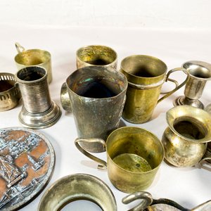Lote de Metales Varios: Tazas, Centros de Mesa y Accesorios Vintage - imagen 3
