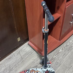 Lote anterior: Monopatín Infantil de Tres Ruedas con Diseño Divertido