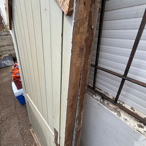 Puerta Antigua de Madera Panelada Color Grisáceo con Herrajes - imagen 4