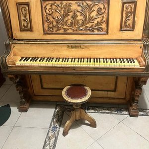 LOTE DESTACADO-Piano vertical antiguo de la marca Schubert Piano Co. fabricado en Nueva York. - imagen 7