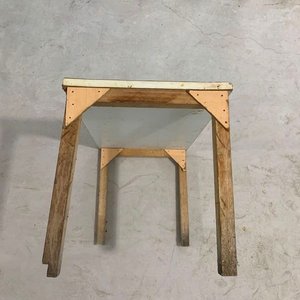 Mesa Decorativa Blanca con Patas de Madera - imagen 9