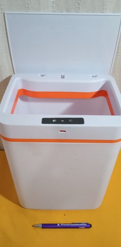 Papelera inteligente con pantalla digital y holder de bolígrafo - imagen 2