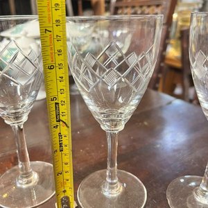 Juego de 5 Copas Antiguas de Cristal Tallado con Diseño Geométrico - imagen 5