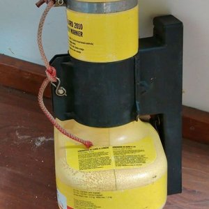 Lote siguiente: Marcador de Emergencia Hombre al Agua Pyrotech Man Over Board 2010 Amarillo/Negro