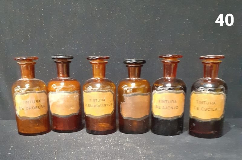 Lote anterior: Botellas de vidrio de farmacia antiguas