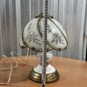Lámpara de Mesa Clásica Vintage con Vidrio Esmerilado y Diseño de Rosas - imagen 7