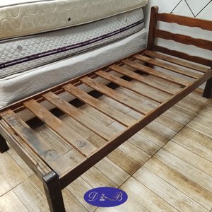 Lote anterior: Cama de Una Plaza Antigua de Madera
