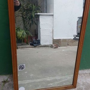 Lote siguiente: Espejo Grande con Marco de Madera