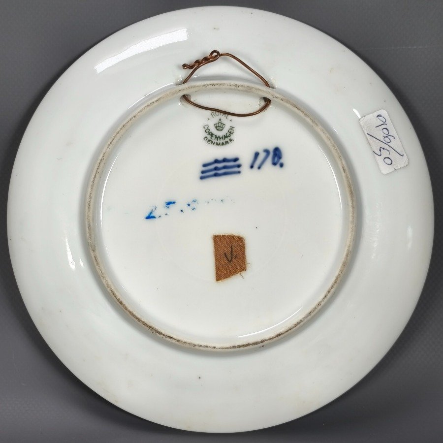 Plato de colección en porcelana Royal Copenhagen de la Navidad de 1928 - imagen 7