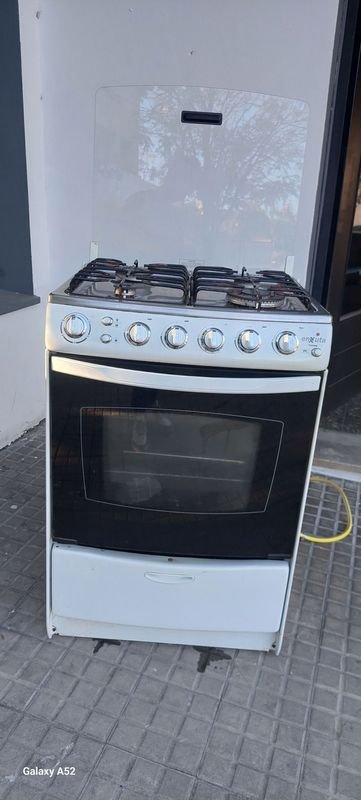 Cocina de gas con horno y ventillo en excelente estado - imagen 10
