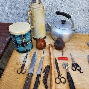 Lote anterior: Lote de Utensilios de Cocina y Termo Vintage para Colección