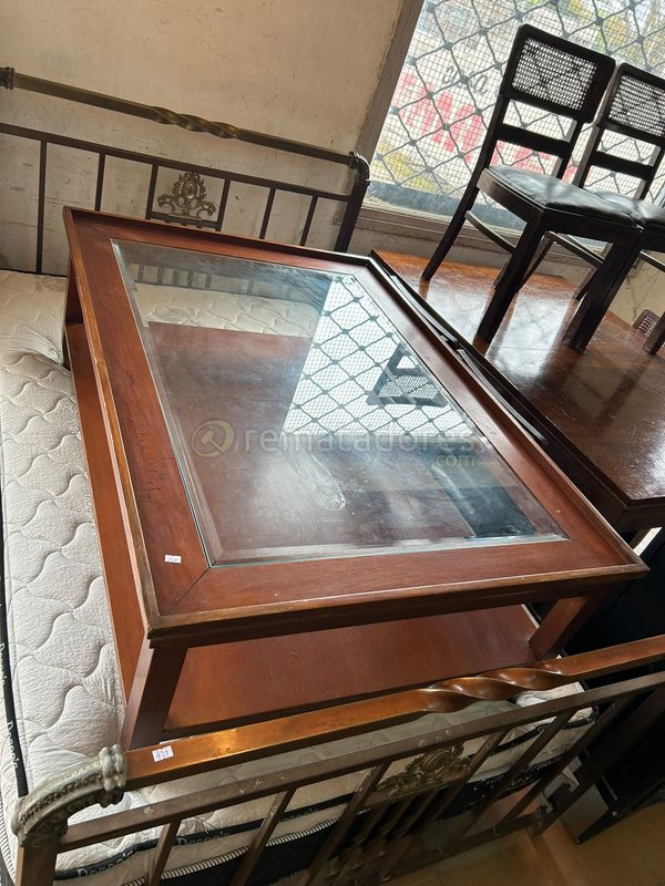Mesa de Comedor de Madera con Sillas Estilo Clásico - imagen 1