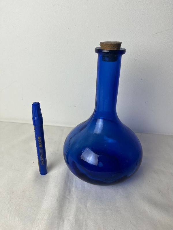 Lote siguiente: Botella y vela decorativa