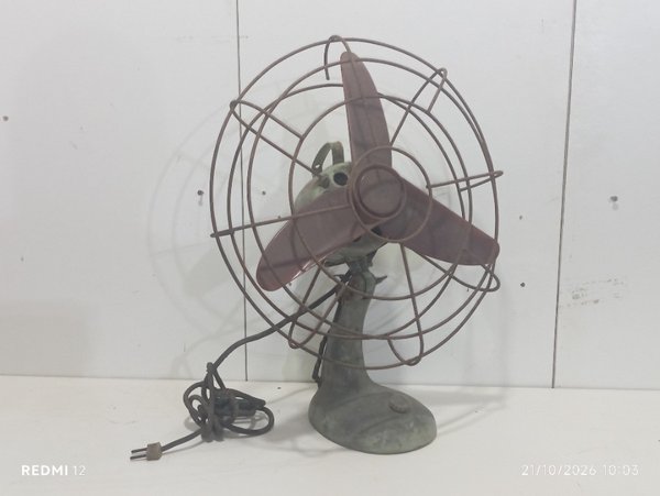 Antiguo Ventilador de Mesa Metálico con Rejilla de Hierro - imagen 1