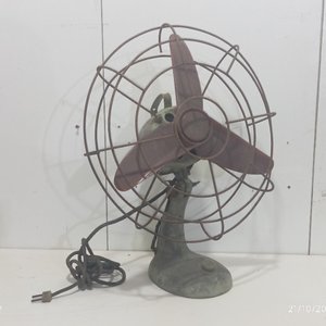 Lote anterior: Antiguo Ventilador de Mesa Metálico con Rejilla de Hierro