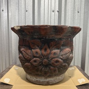 Lote anterior: Maceta de Cemento con Grabado Floral y Boca Ondulada