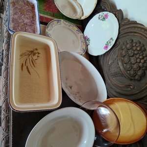 Lote siguiente: Set de Fuentes y Platos de Cerámica y Vidrio