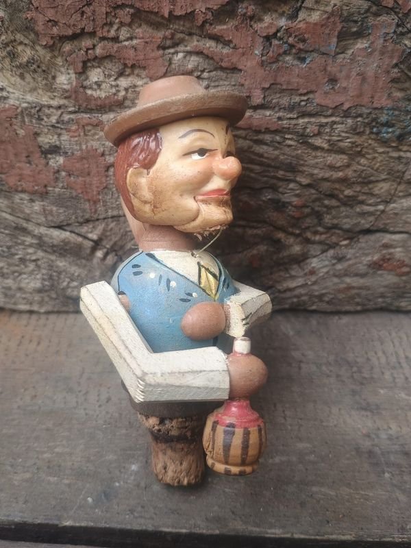 Antiguo Tapón de Botella Europeo de Madera con Figura