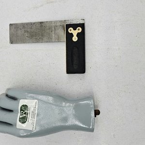 Escuadra Antigua de Madera, Bronce y Acero - imagen 2