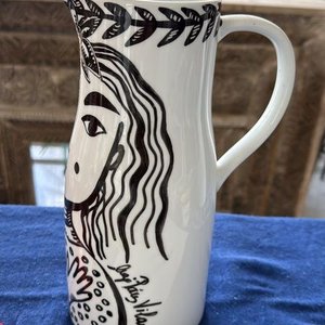 Jarra de Cerámica Pintada a Mano con Diseño Artístico - imagen 2