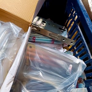 Lote de Herrajes: Cerraduras, Manijas y Guías para Cajón - imagen 2