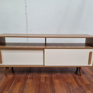 Lote anterior: Mueble Modular para TV o Audio en Madera Clara con Puertas Corredizas Crudo