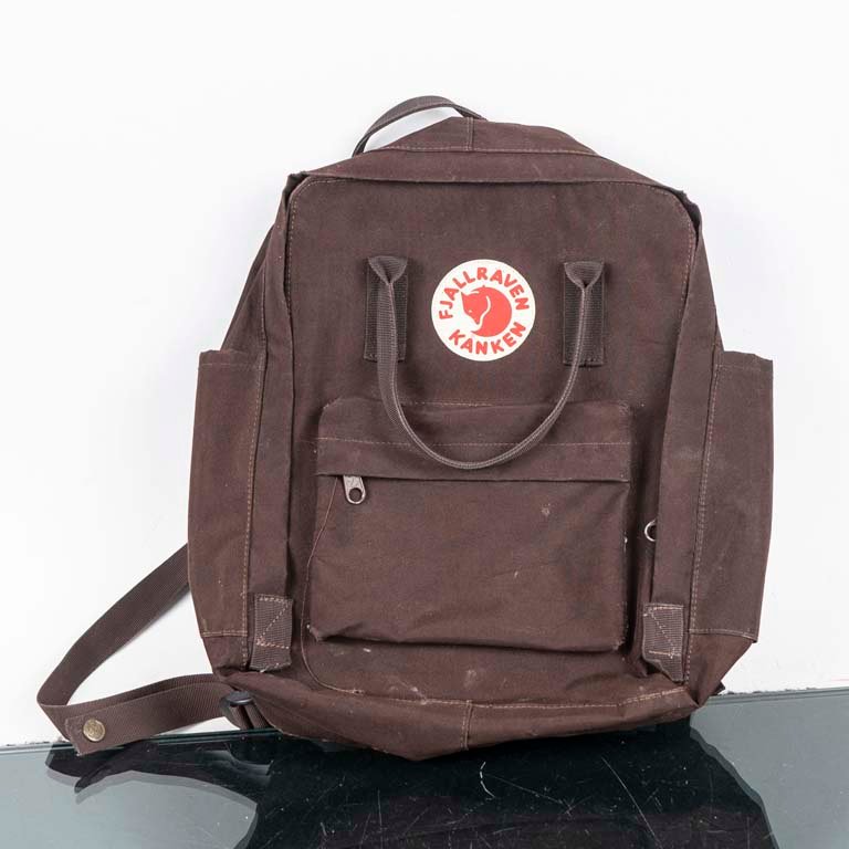 Lote siguiente: Mochila Kanken Fjällräven con detalles