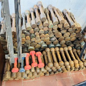 Lote de Mancuernas de Metal con Racks para Gimnasio - imagen 3