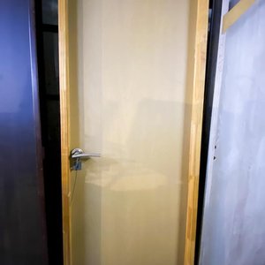 Una puerta interior mdf color claro con detalle 205 x 75 cm - imagen 1