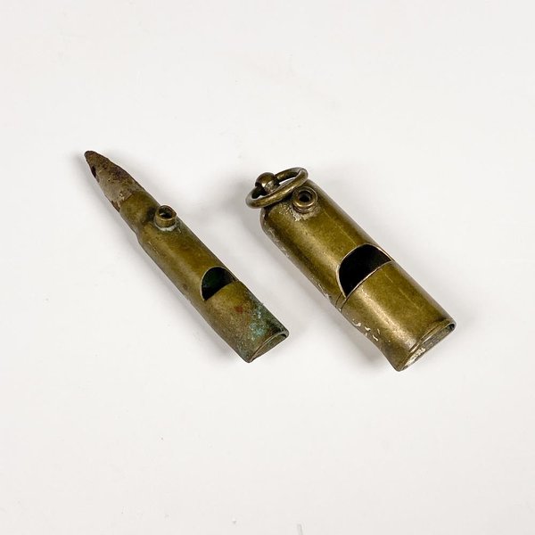 Dos Silbatos Antiguos de Bronce, Uno Estilo Policía - imagen 1