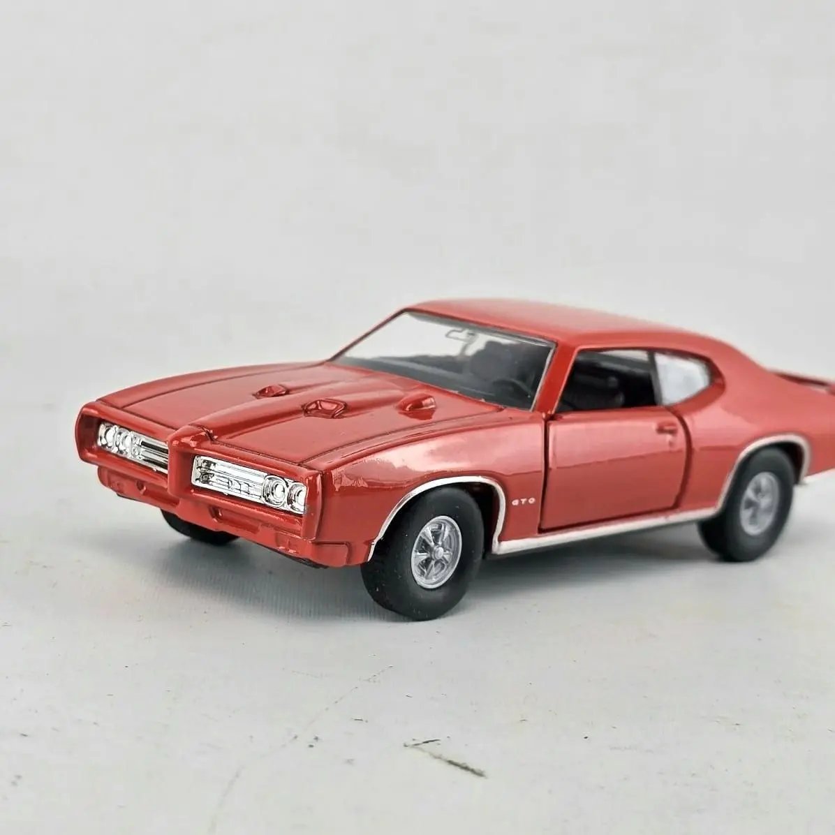 Auto a Escala Pontiac GTO 1969 American Dream Cars Rojo