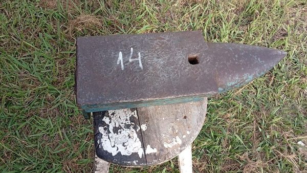 Yunque de Banco de Metal con Características Únicas - imagen 4