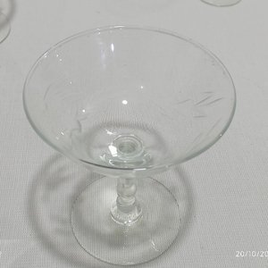 Juego de Cristalería y Vasos: Licorera, Copas y Vasos Bajos - imagen 5