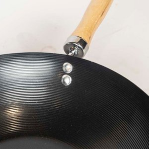 Wok de Metal con Mango de Madera - 30 cm - imagen 2