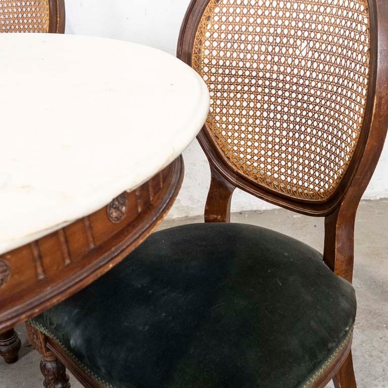 Mesa de comedor Luis XVI con cuatro sillas en excelente estado - imagen 2
