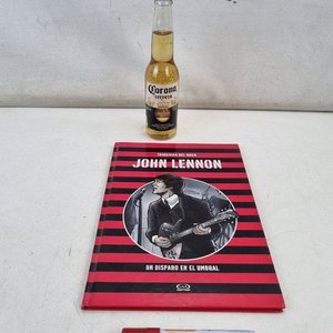 Libro Ilustrado "Tragedias del Rock: John Lennon - Un Disparo en el Umbral" - imagen 2