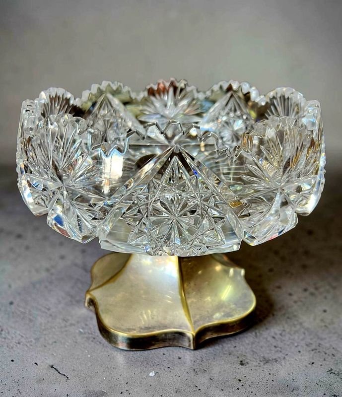 Centro de Mesa Antiguo Cristal Tallado con Pie Plateado