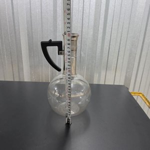 Jarra o Decantador de Vidrio Transparente con Detalles Metálicos - imagen 3