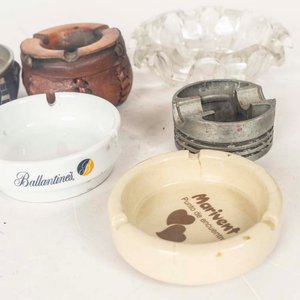 Lote de 6 Ceniceros de Metal, Porcelana y Vidrio - imagen 2