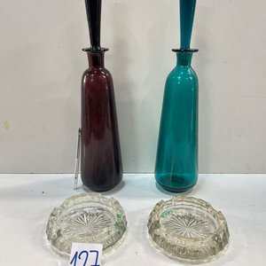 Dos Botellones Altos de Vidrio con Tapones y Dos Ceniceros de Cristal - imagen 2
