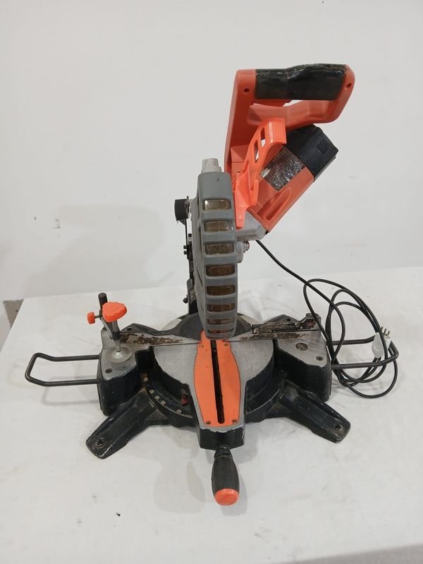 Ingletadora Compuesta NEO 10' 2400W con Láser