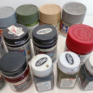 Lote de más de 20 frasquitos de pinturas varias (Testor, Tamiya, Model Master) - imagen 8