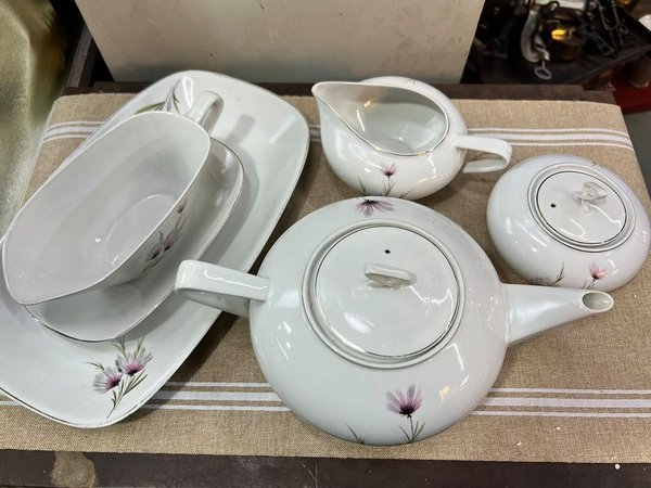 Conjunto de Porcelana Olmos Uruguaya con Flores Rosadas - 5 Piezas