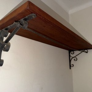 Repisa de Pared Rústica en Madera con Ménsulas de Hierro Forjado - imagen 1