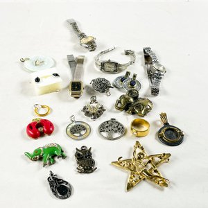 Lote anterior: Lote de par de caravanas, relojes pulsera, prendedor