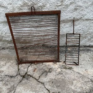Lote siguiente: Dos Parrillas de Hierro para Asado