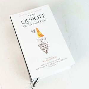Lote siguiente: Don Quijote de La Mancha - Edición IV Centenario RAE Tapa Dura