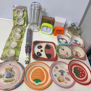 Lote anterior: Lote de Utensilios de Cocina, Vajilla Infantil y Relojes Despertador